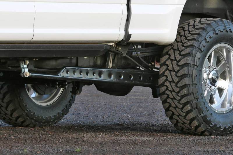 Fabtech 17-21 Ford F250/350 4WD Floating Rear Traction Bar System - Image 2