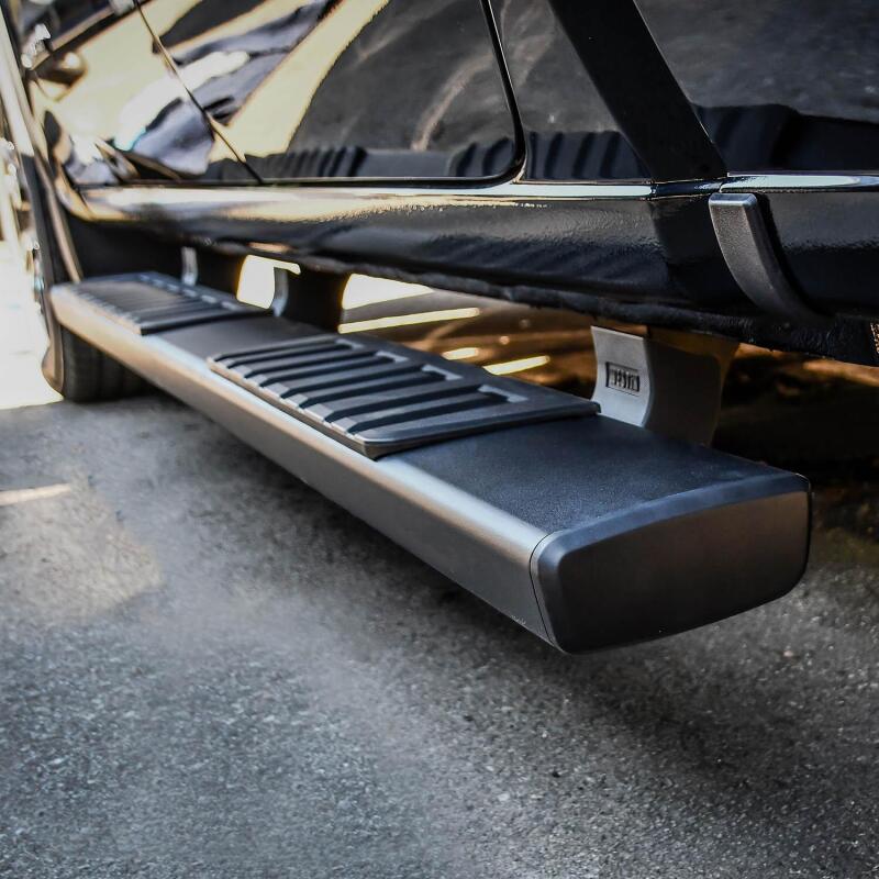 Westin 19-22 Chevrolet Silverado 1500 DC (Excl. 2019 LD/Limited) R7 Nerf Step Bars - Black - Image 3