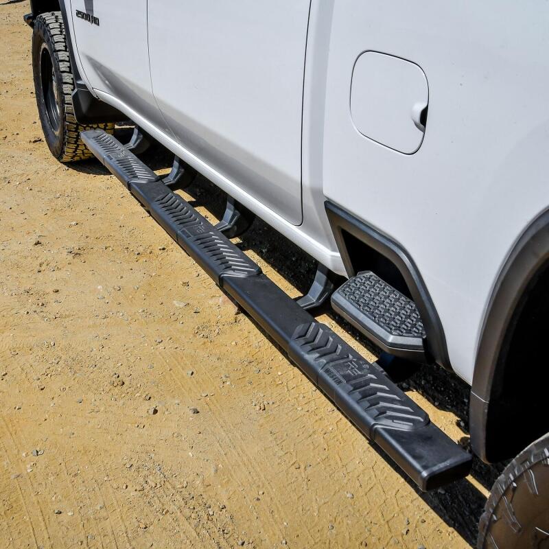 Westin 2020 Chevy Silverado 2500 Crew Cab (6.5ft Bed) R5 M-Series XD W2W Nerf Bars - Textured Black - Image 5